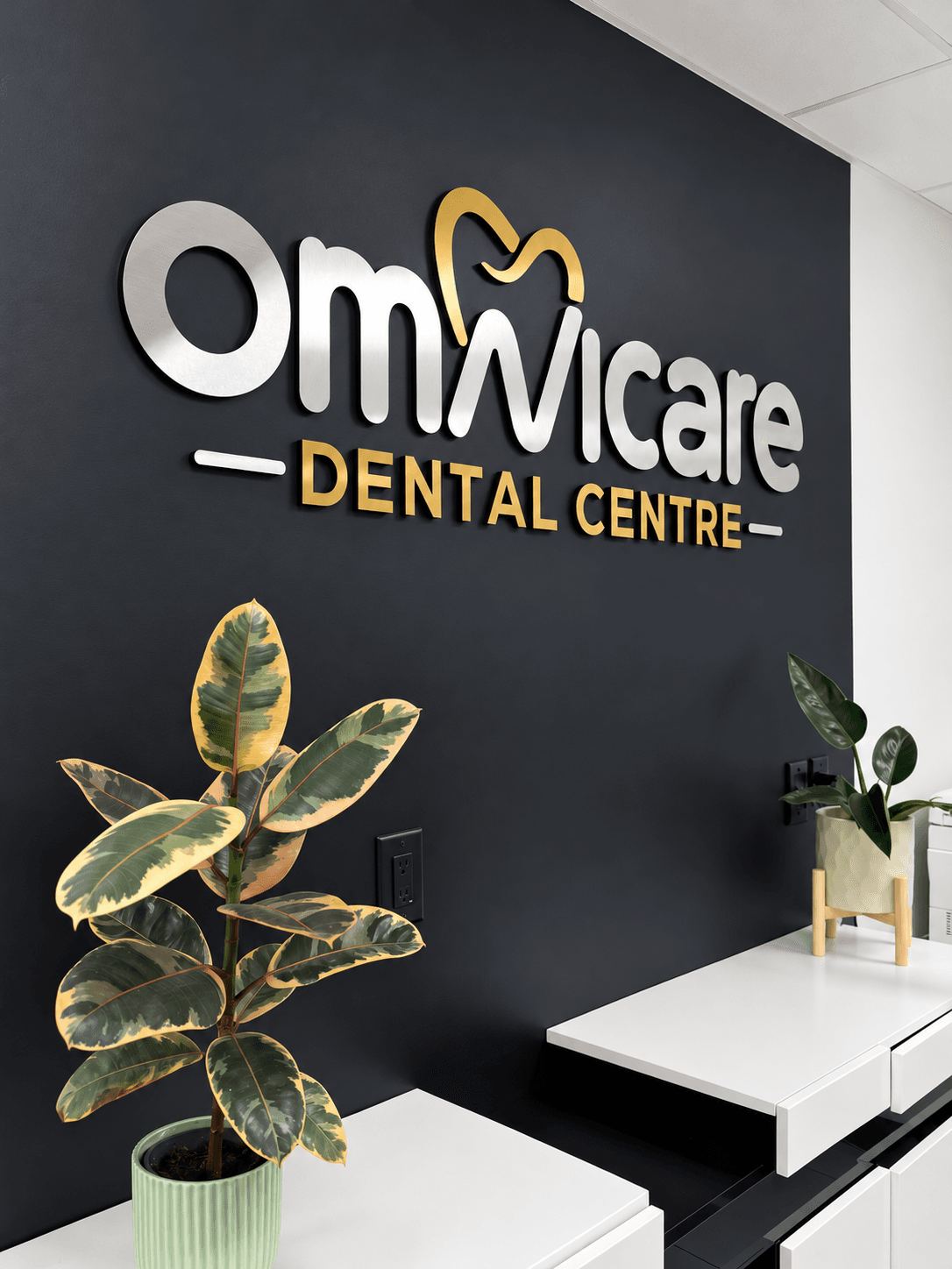 The Omnicare Dental Centre sign at the London, Ontario clinic